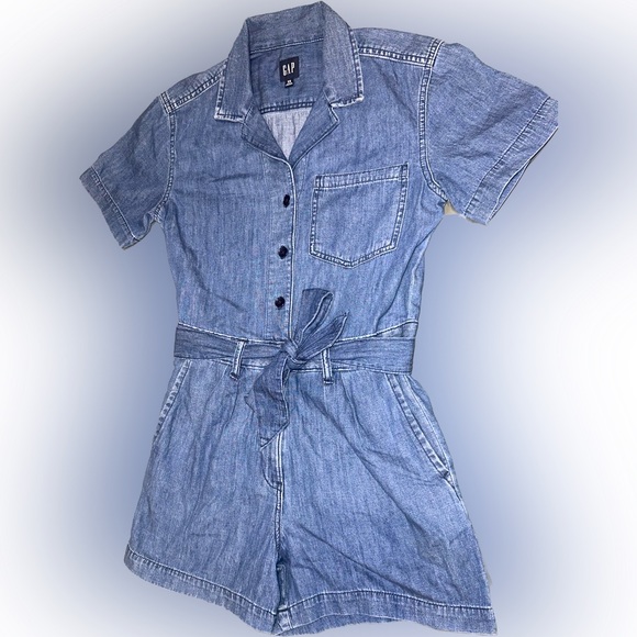 GAP Pants - NWT GAP Women’s Romper Jumpsuit Denim XS W/ Belt